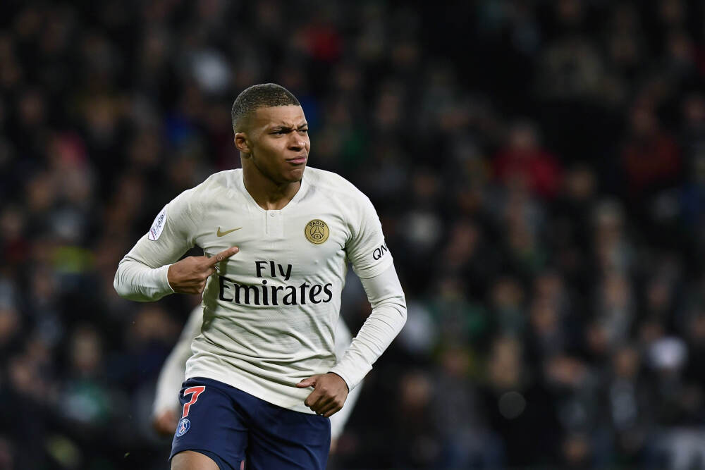 深圳机场“易安检”通道升级中